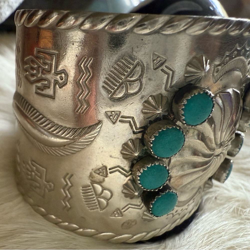 Cuff Bracelet with Turquoise Accents Fred Harvey Era/Bell trading - Picture 2 of 7
